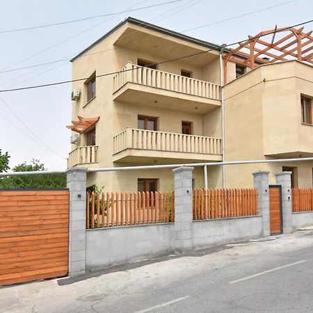 Homestay At City Center Yerevan Ngoại thất bức ảnh