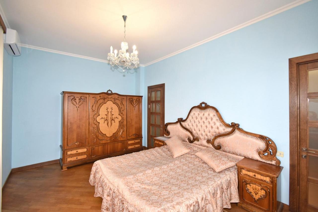 Homestay At City Center Yerevan Ngoại thất bức ảnh