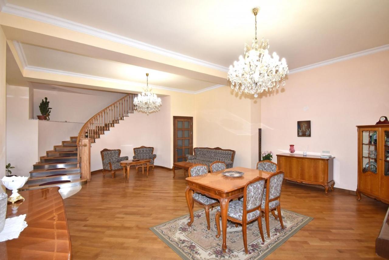 Homestay At City Center Yerevan Ngoại thất bức ảnh