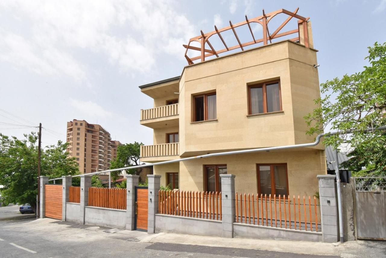Homestay At City Center Yerevan Ngoại thất bức ảnh