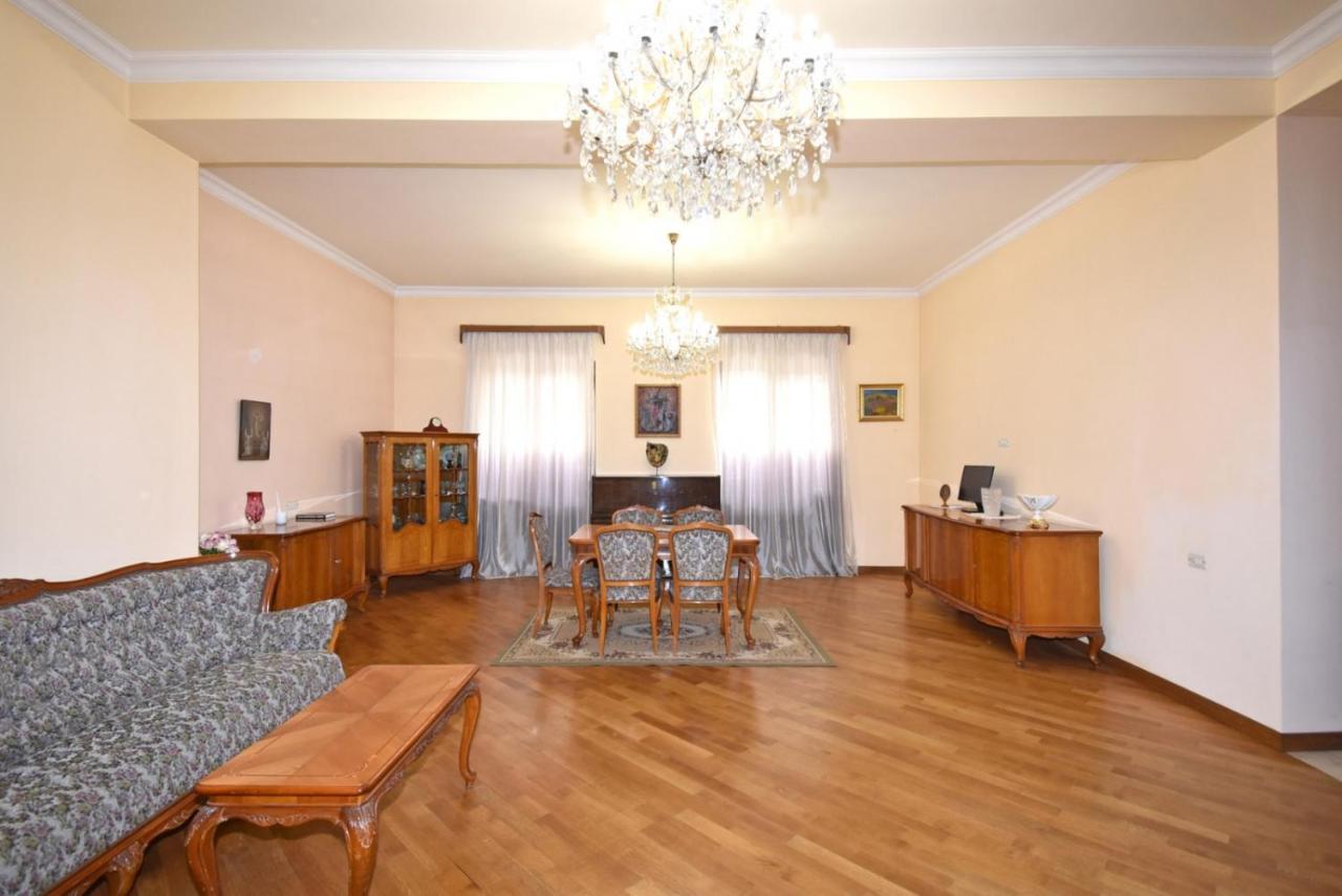 Homestay At City Center Yerevan Ngoại thất bức ảnh