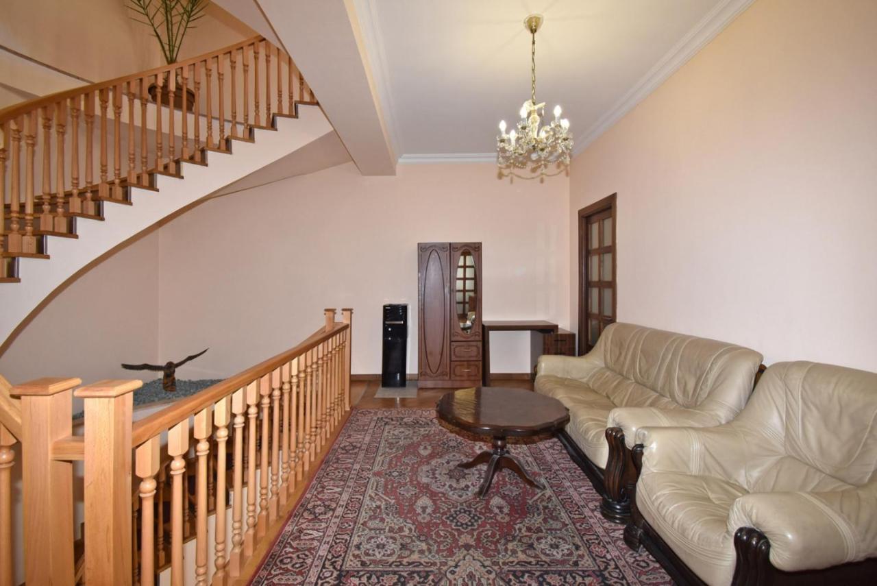 Homestay At City Center Yerevan Ngoại thất bức ảnh