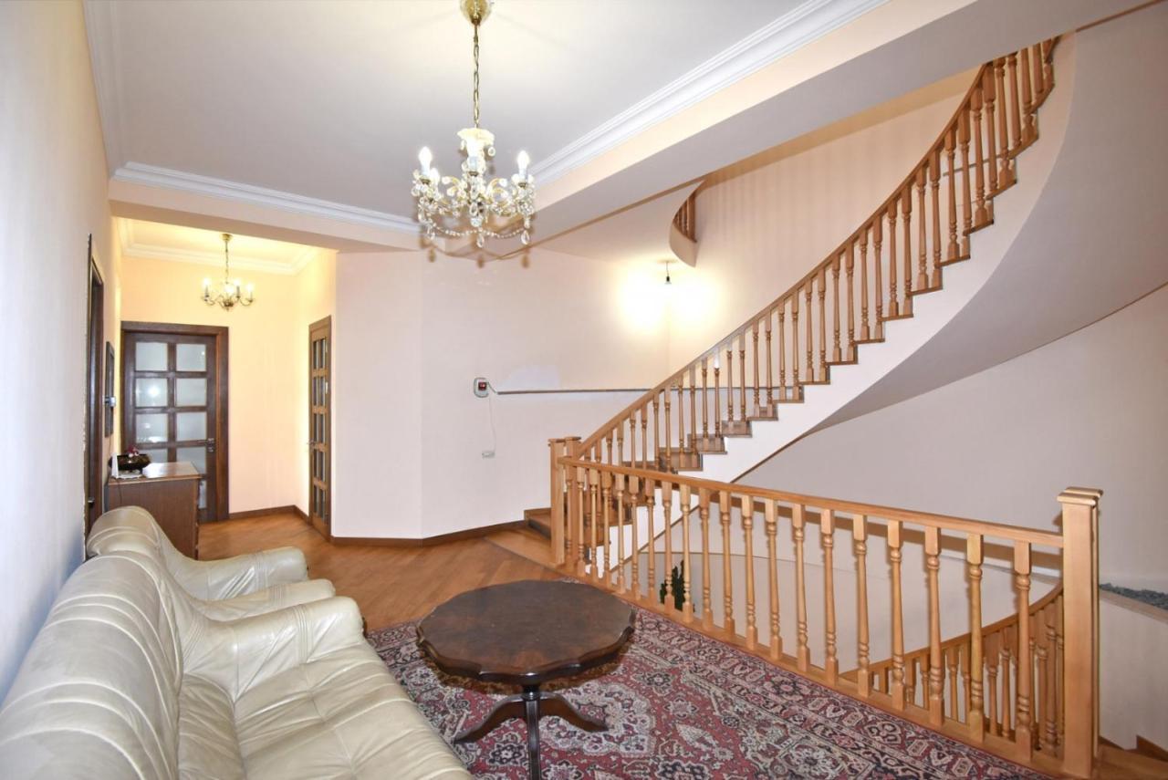 Homestay At City Center Yerevan Ngoại thất bức ảnh