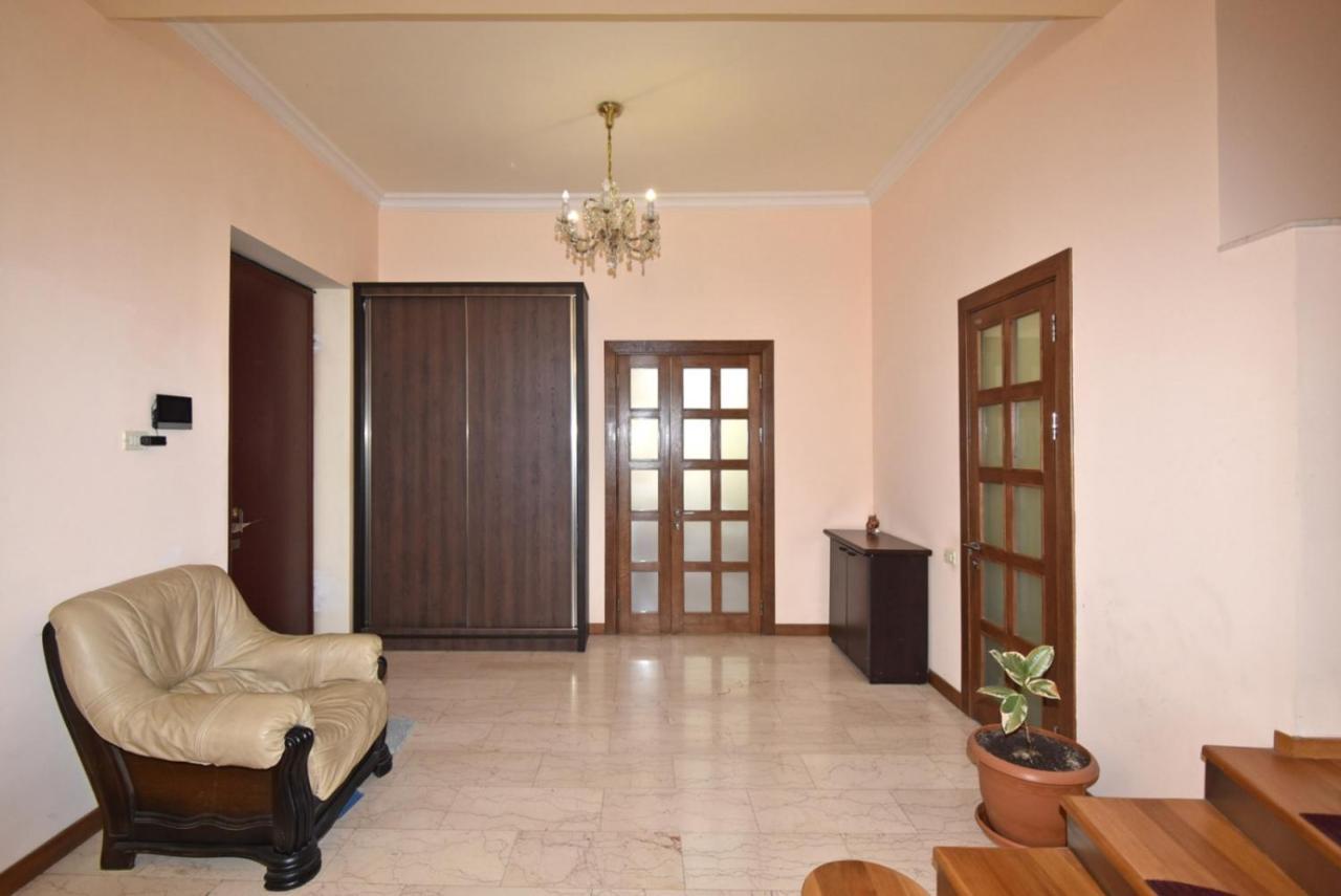 Homestay At City Center Yerevan Ngoại thất bức ảnh