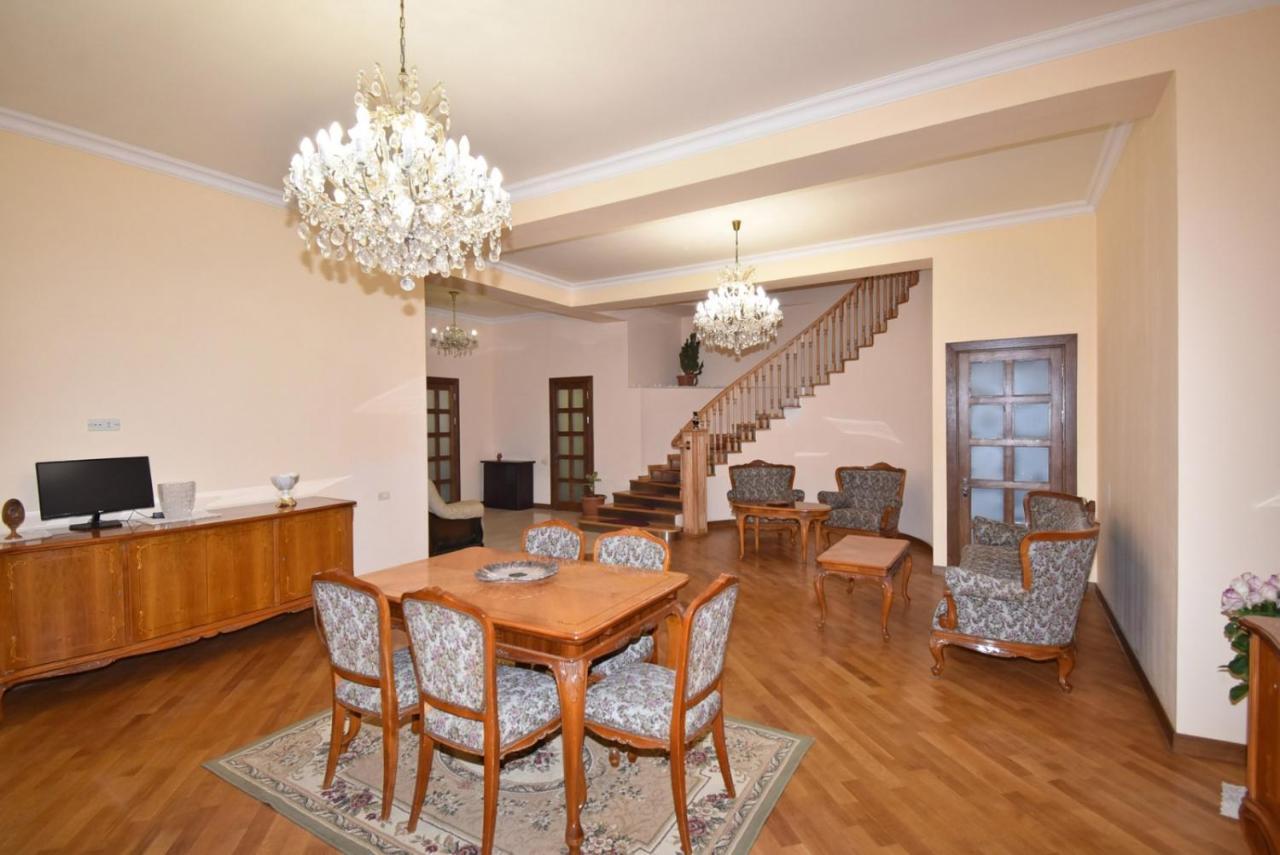 Homestay At City Center Yerevan Ngoại thất bức ảnh