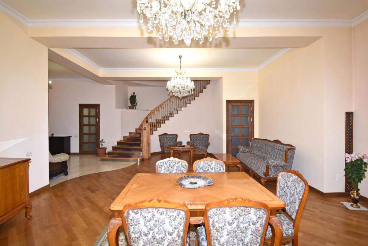 Homestay At City Center Yerevan Ngoại thất bức ảnh