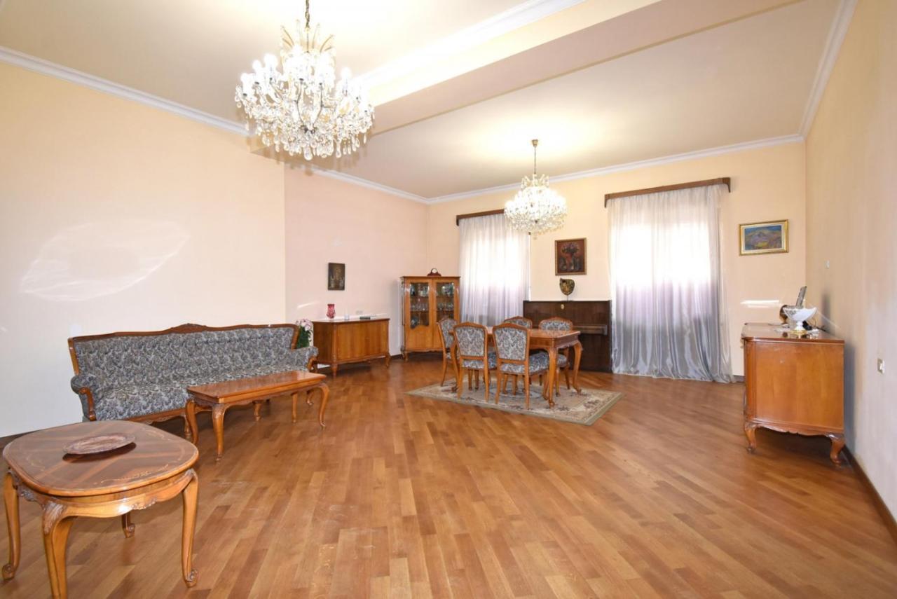 Homestay At City Center Yerevan Ngoại thất bức ảnh