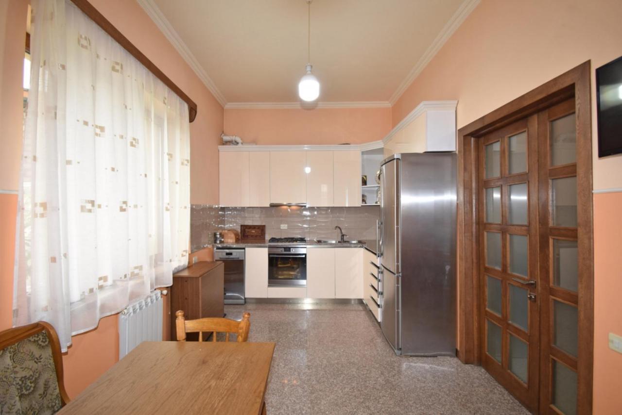 Homestay At City Center Yerevan Ngoại thất bức ảnh