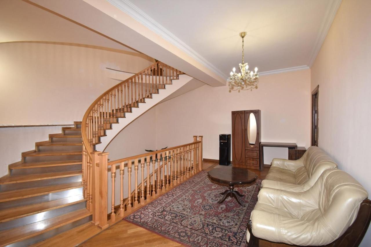 Homestay At City Center Yerevan Ngoại thất bức ảnh