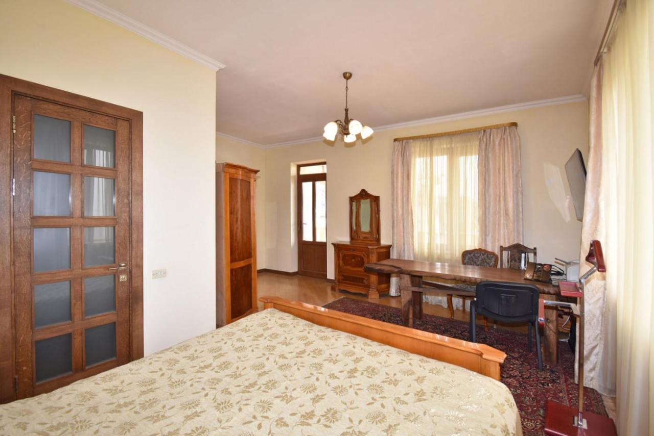 Homestay At City Center Yerevan Ngoại thất bức ảnh